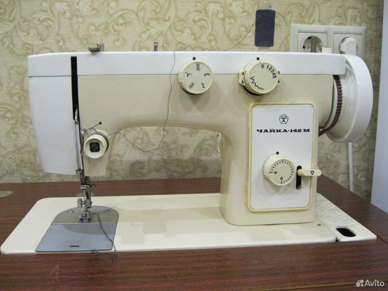 Швейная машинка Чайка 142