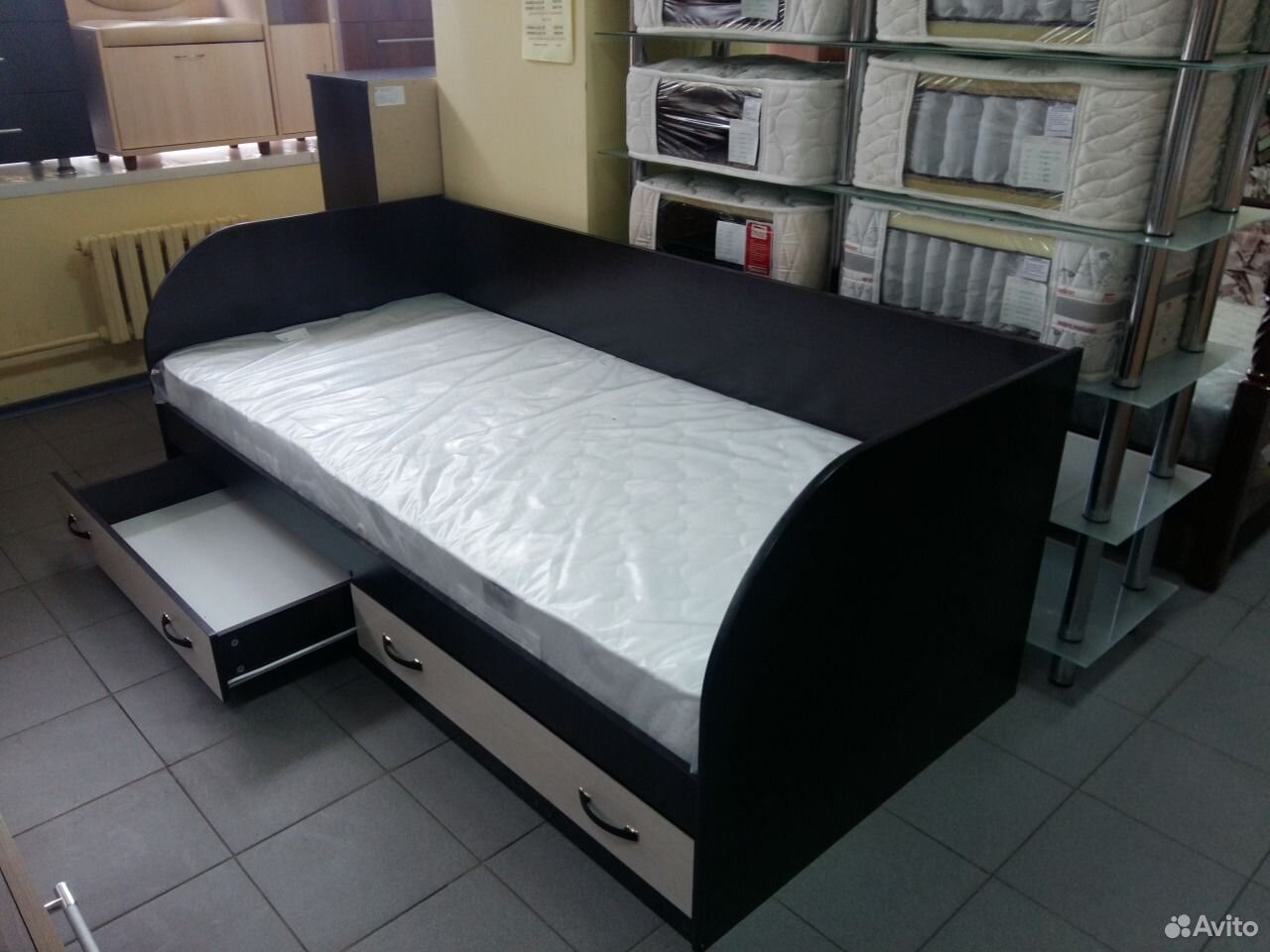Авито на дону. Авито кровать с ящиками. Авито диван кровать. Мебель маг Новочеркасск. Диван кровать с ящиком на авито.