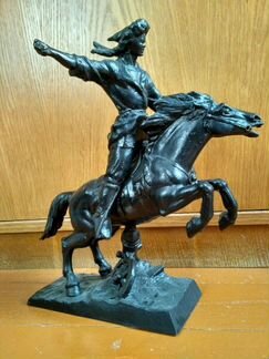 Салават Юлаев статуэтка на коне