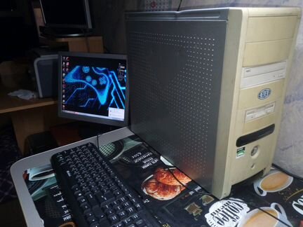 Компьютер с ЖК монитором