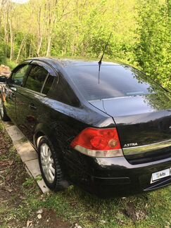 Opel Astra 1.8 AT, 2012, седан