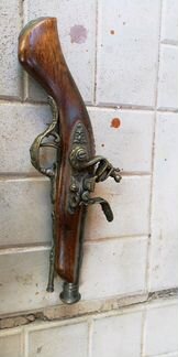 Средневековый сувенирный пистолет