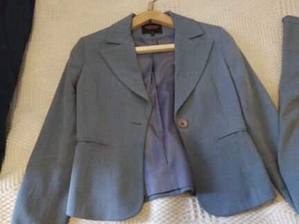 Костюм: укороченный приталенный пиджак и юбка годе