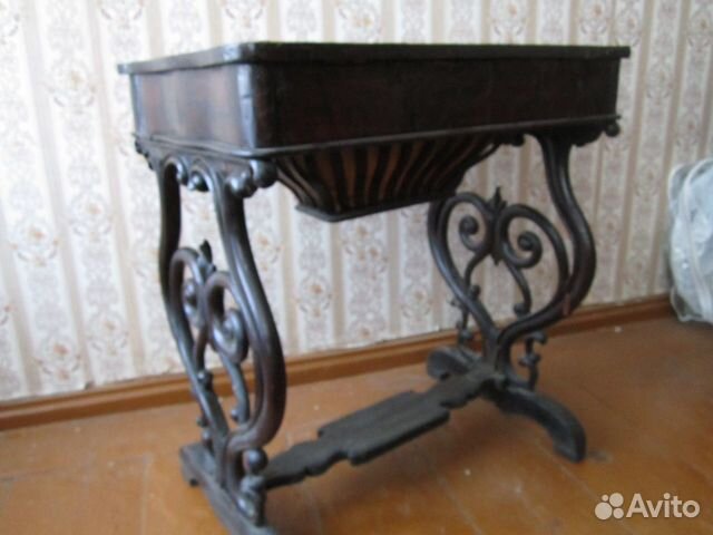 Стол для рукоделия 19 век — фотография №1