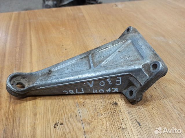 Кронштейн двигателя левый BMW E30