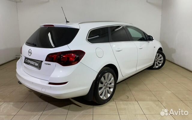 Opel Astra `2011