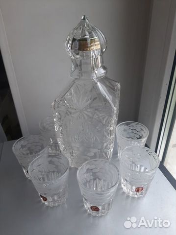 Графин для водки и стопки 6штук. Новый