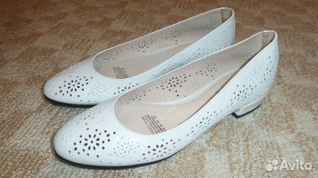 Новые женские белые туфли Mascotte Новые женские белые туфли Mascotte