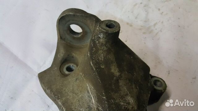 Кронштейн опоры АКПП левый audi a8 d2 4b0399107e