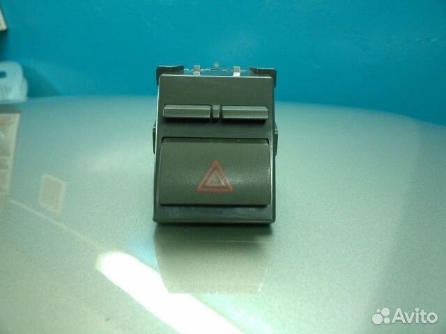 Кнопка аварийной сигнализации Камри v40