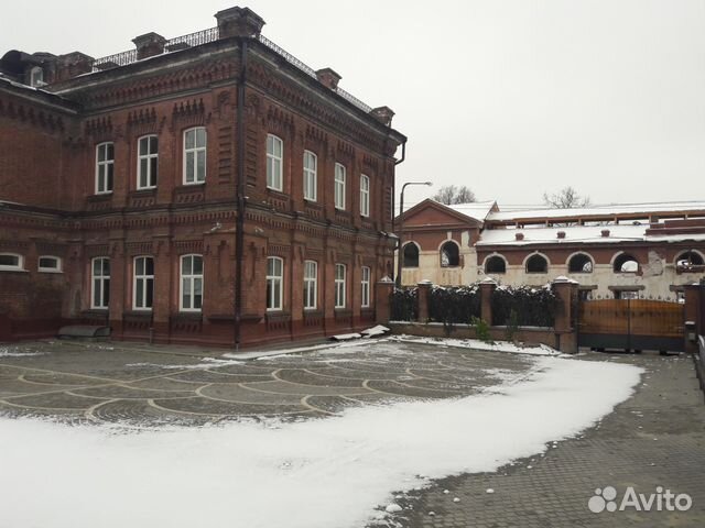 Здание в центре города, офисно-торговое назначение