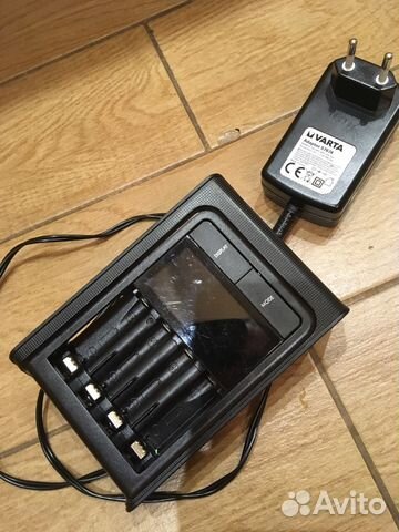 Зарядное устройство varta LCD Smart Charger Зарядное устройство varta LCD Smart Charger