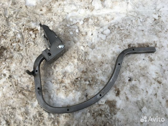 Петля крышки багажника левая VW Skoda