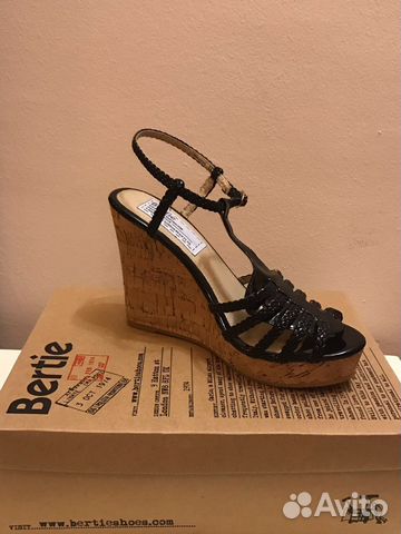 Босоножки Bertie London
