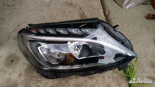 Фара правая дефект на mercedes w205 Фара правая дефект на mercedes w205