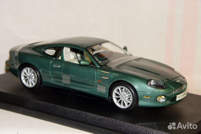 Модель авто aston martin DB7 vantage м 1:18