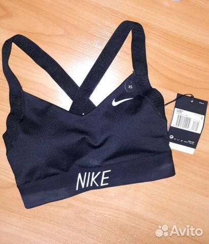 Спортивный топ Nike новый Спортивный топ Nike новый