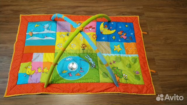 Развивающий коврик с игрушками