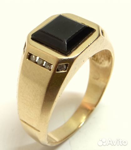 Золотое мужское кольцо с ониксом и бриллиантами