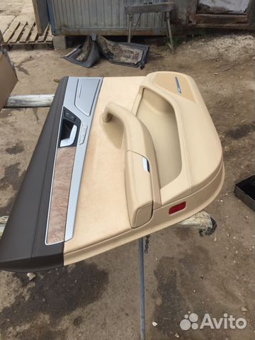 Обшивка задней левой двери Audi A8L Обшивка задней левой двери Audi A8L