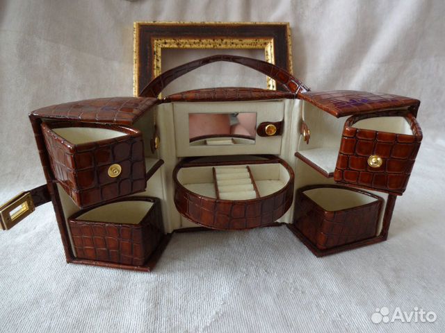 Шкатулка для драгоценностей Шкатулка для драгоценностей