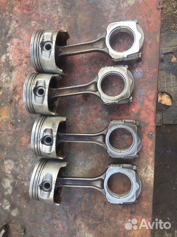 Рено 1.6 Поршень с шатуном