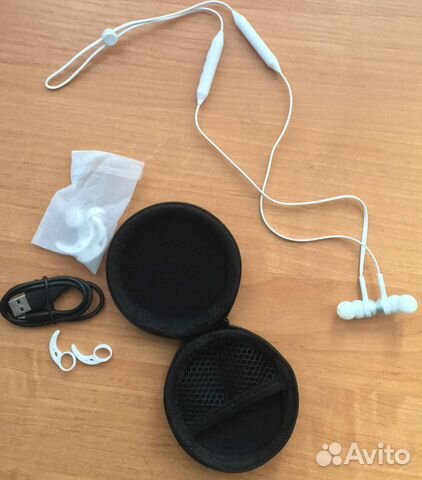 Наушники беспроводные (bluetooth) + чехол +насадки