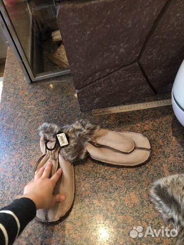 Меховая шапка и варежки Меховая шапка и варежки