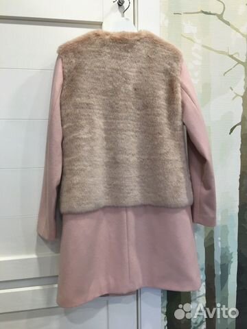 Розовое пальто Zara с меховым жилетом Розовое пальто Zara с меховым жилетом