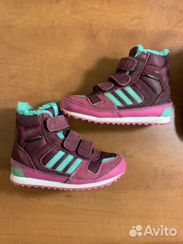 Зимняя куртка и ботинки из единой коллекции Adidas Зимняя куртка и ботинки из единой коллекции Adidas