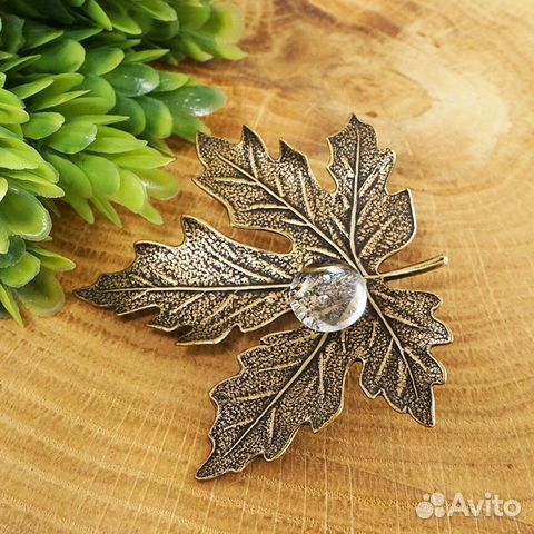 Брошь Кленовый лист с каплей, латунь Брошь Кленовый лист с каплей, латунь