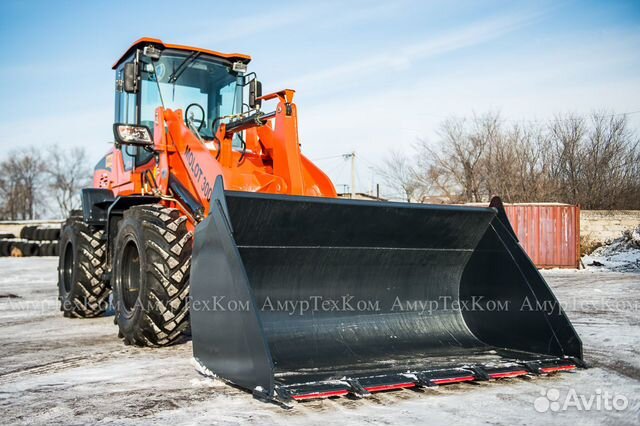 Фронтальный погрузчик molot 300F Фронтальный погрузчик molot 300F