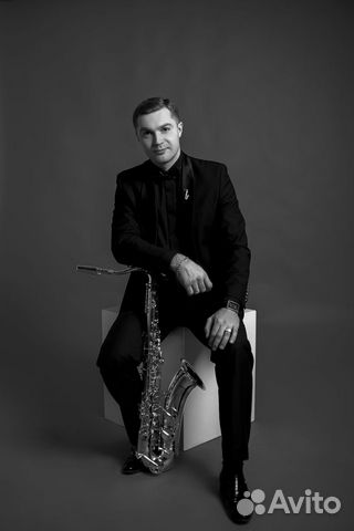 Саксофонист на праздник