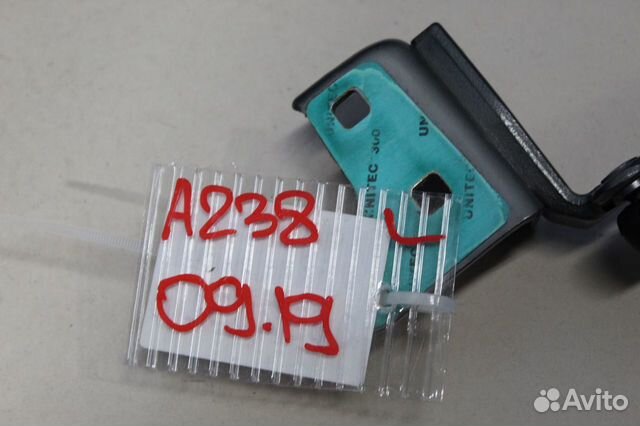 Петля крышки багажника левая Mercedes E-klasse Cou