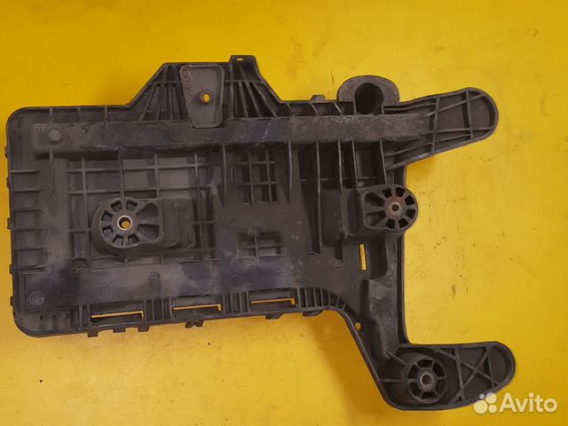 Площадка аккумулятора Фольксваген Пассат Б6