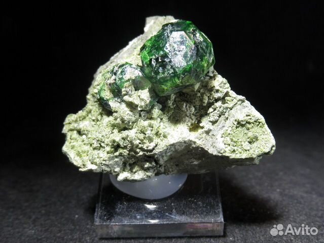 Камни и минералы купить Гранат Кавансит и др