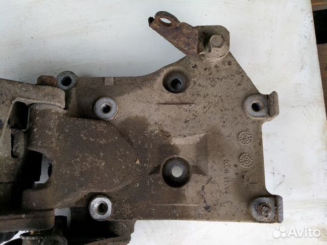 Кронштейн генератора Ниссан Альмера классик