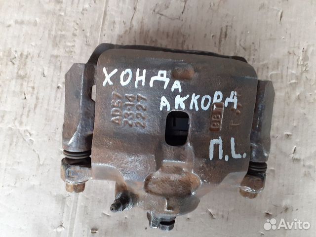 Суппорт передний левый Хонда Аккорд В5 93-98г.в