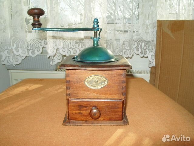 Кофемолка, винтажная, старинная, антикварная Кофемолка, винтажная, старинная, антикварная
