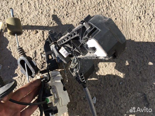 Кронштейн ручки двери передний левый Mercedes-Benz