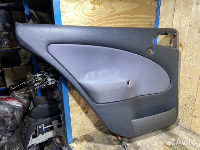 Обшивка задней левой двери Октавия Тур 79084