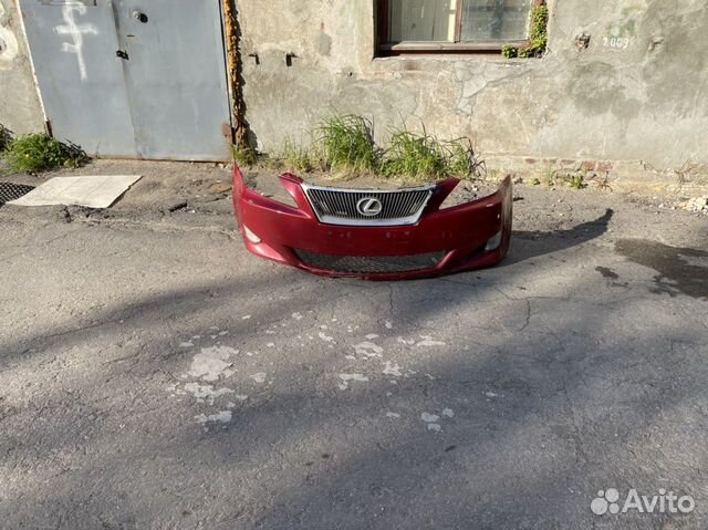 Передний бампер на Лексус is 250 2007 года Передний бампер на Лексус is 250 2007 года