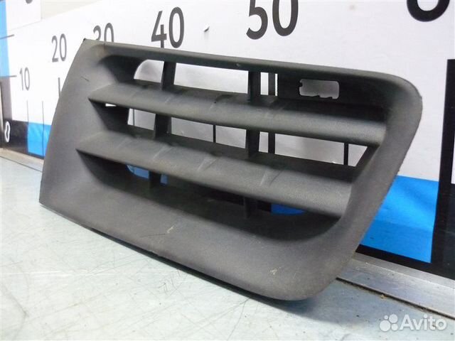 Решетка радиатора правая Renault Megan 2 км K4M813