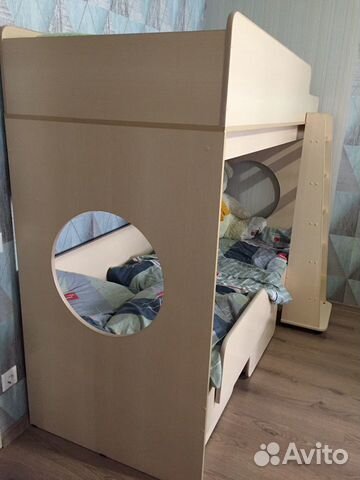 Кровать двухьярусная