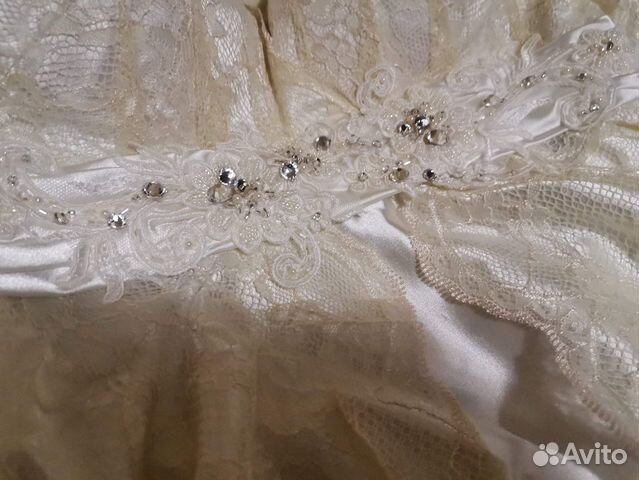 Свадебное платье, болеро, браслеты и сумочка Свадебное платье, болеро, браслеты и сумочка