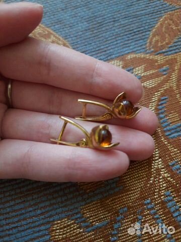 Серебряные серьги с янтарем Серебряные серьги с янтарем
