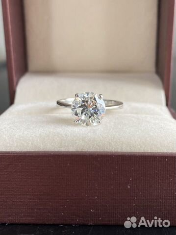 Кольцо с бриллиантом 3.01