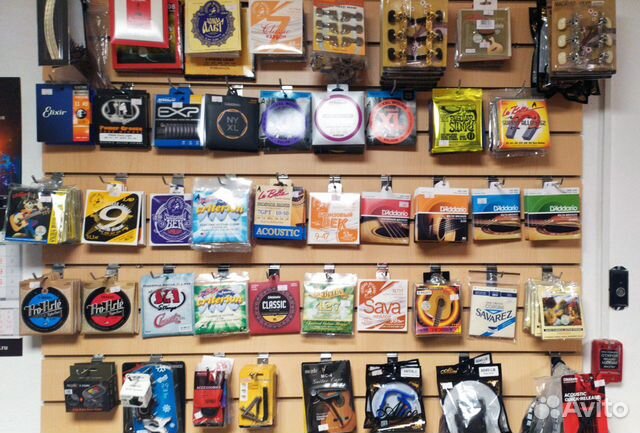 Струны - для гитары, колки, медиаторы