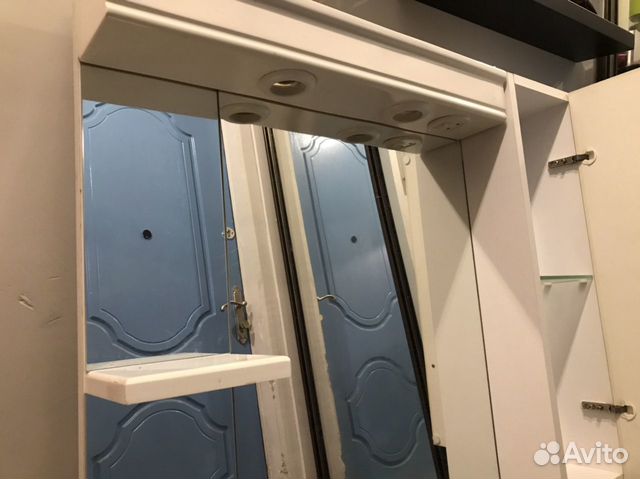 Шкаф с зеркалом в ванную