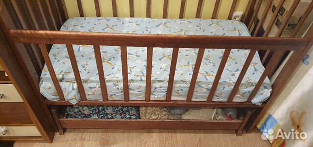 Кроватка с маятником